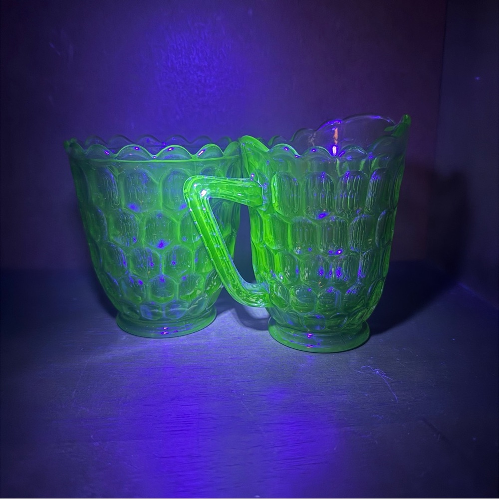 UV Reactive Fenton Green Thumbprint Glass Creamer & Sugar Bowl Set - Picture 2 of 16